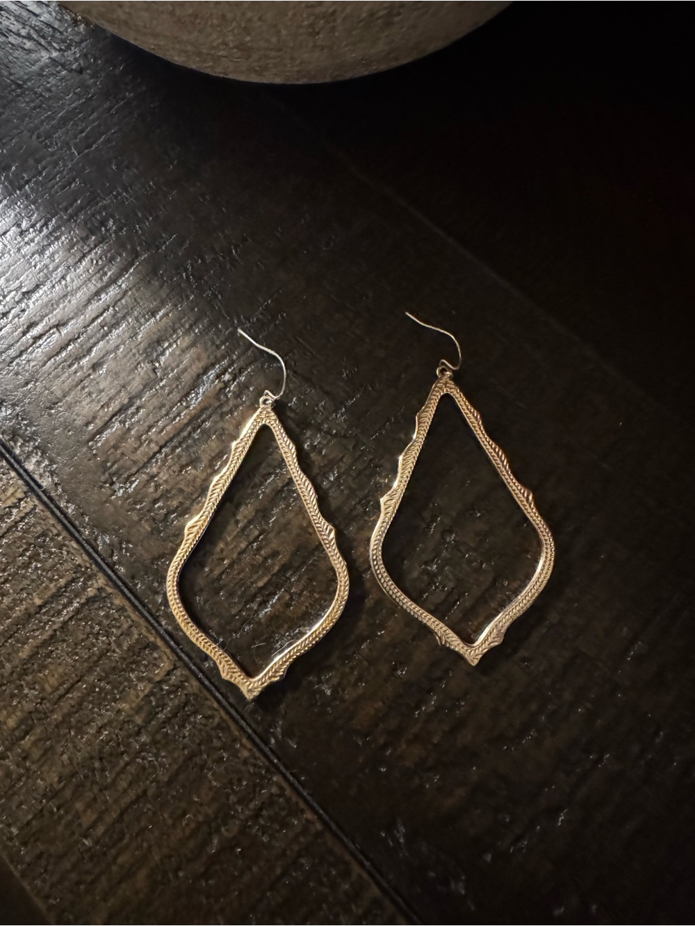 Kendra Scott Textured Gold Drop Hoop Earrings